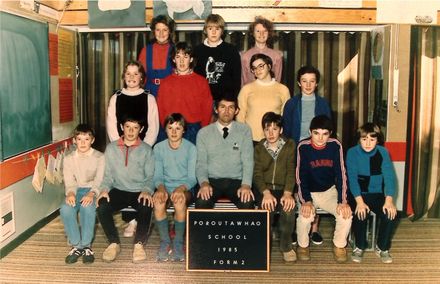 Poroutawhao School Senior Class Photo 1985