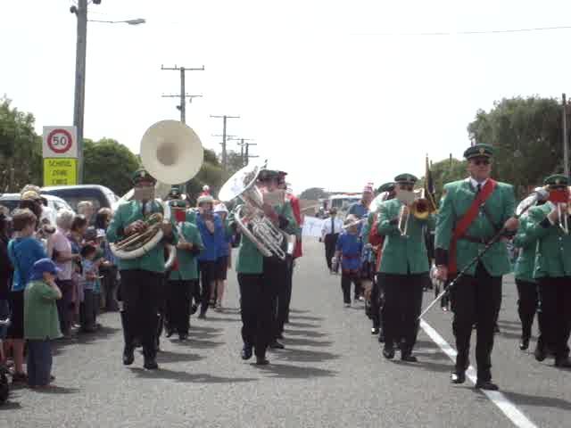 Band marching towards us playing Jingle Bells - Resource cover image