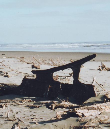 'Hydrabad' wreck on Waitarere Beach, 2002