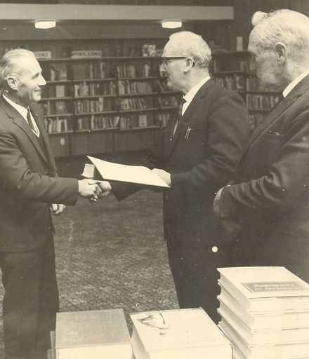 Horticultural books presented to Levin Public Library, 1969