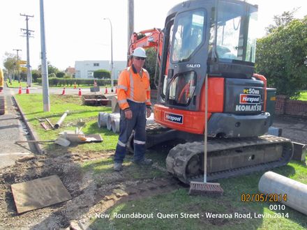 New  Roundabout  Queen Street - Weraroa Road Levin 2014_0010