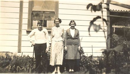 Stewart, Lorna and Jean Ransom. - Resource cover image