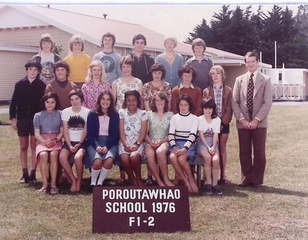 Poroutawhao School Seniors Class Photo 1976