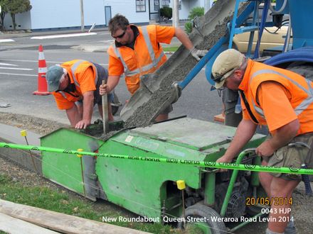 New Roundabout  Queen Street- Weraroa Road Levin 2014  HJP_0043 - Resource cover image