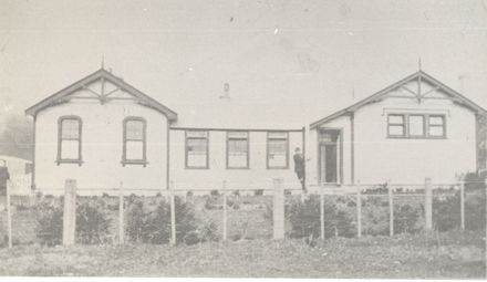 Manakau School before remodelling - Resource cover image