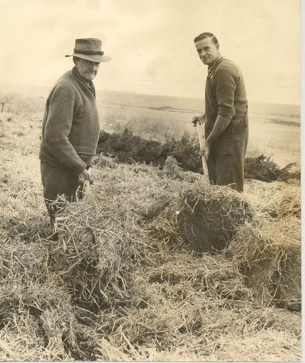 Mr Sunley & Mr Woodley, Waitarere Beach, 1969 - Resource cover image