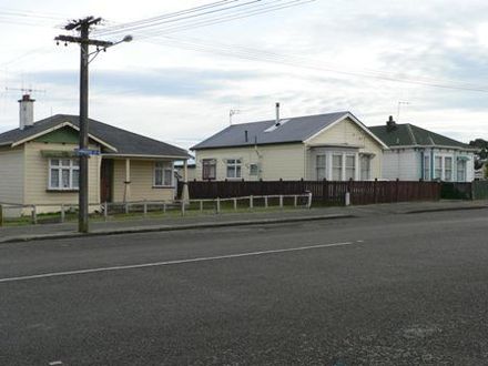 A home, south along Cambridge S.t