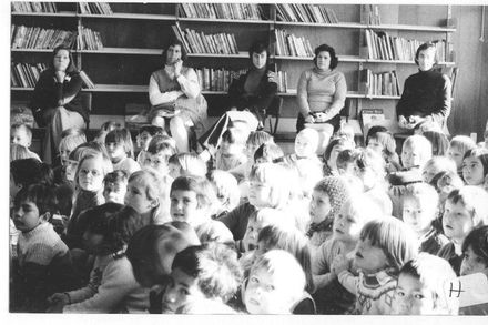 Children sitting on floor in school library - Resource cover image