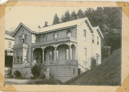Denton Family House, Close up