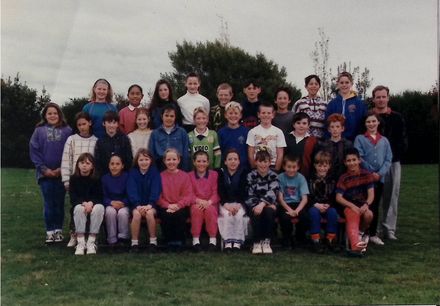 Poroutawhao School Standards 3-4 Class Photo 1994 - Resource cover image