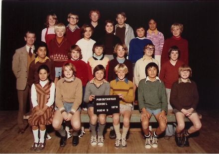 Poroutawhao School Senior Class Photo 1978 - Resource cover image