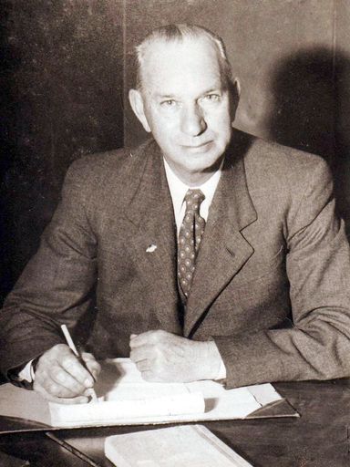 Mr John Thomas Bovis, Shannon Town Clerk between 1917 - 1919 and 1923 - 1958