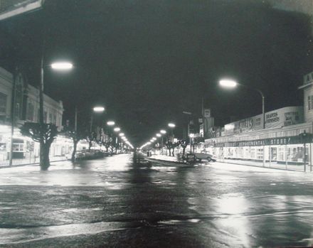 Oxford Street, Levin, at night