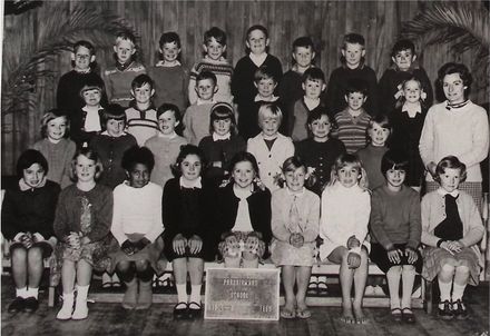 Poroutawhao School Standards 1-2 Class Photos 1969