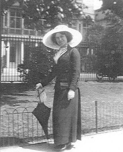 Dr Alice 'Maysie' Collie, 1911, ( later Dr Gow)