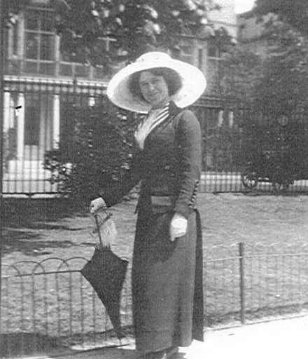 Dr Alice 'Maysie' Collie, 1911, ( later Dr Gow)