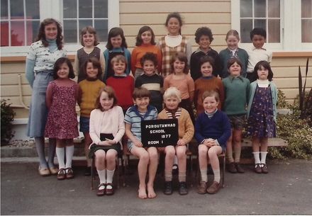 Poroutawhao School Room 1 Class Photo 1977