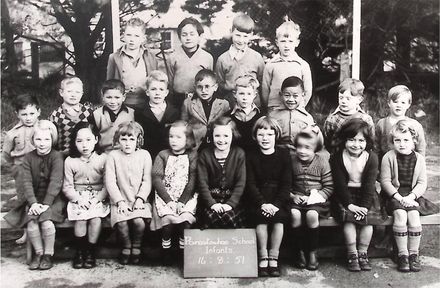 Poroutawhao School Junior Class Photo 1951