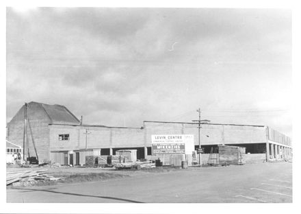 McKenzies Supermarket construction, 1970