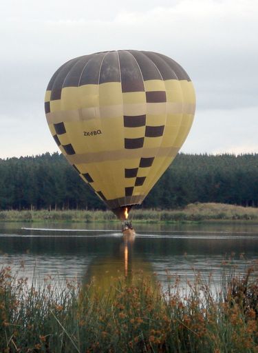 Balloons Easter Saturday 2007 - Resource cover image