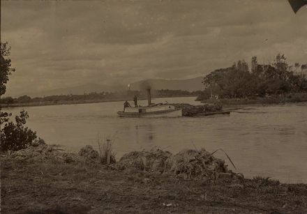 Flax barge on Manawatu River, Paiaka, Koputaroa, 1914