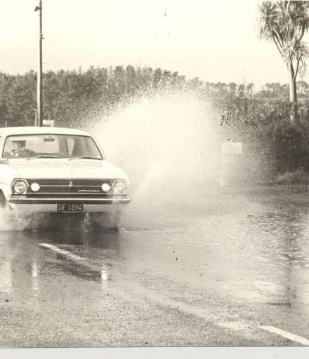 Car "ploughs" through floodwater, Ihakara, 1968