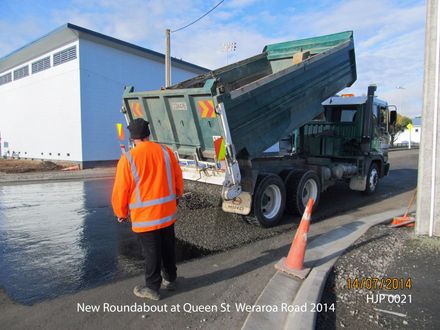 New Roundabout Queen St. photo 0021