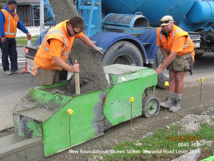 New Roundabout  Queen Street- Weraroa Road Levin 2014 HJP_0039 - Resource cover image