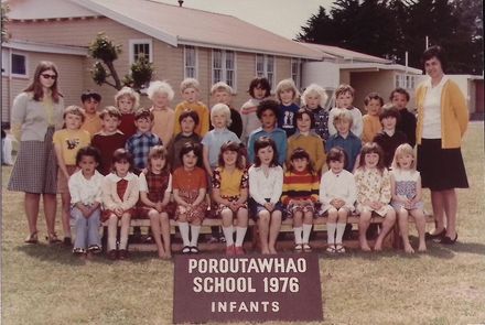 Poroutawhao School Junior Class Photo 1976