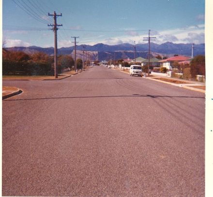 Kings Drive reconstruction 1972. - Resource cover image
