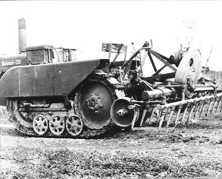 Oscillating tines on Bristol-20 tracked tractor