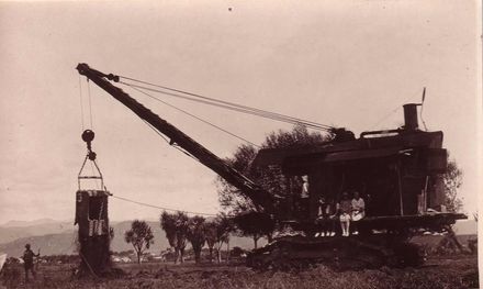 Steam powered drag-line, 2 January 1924