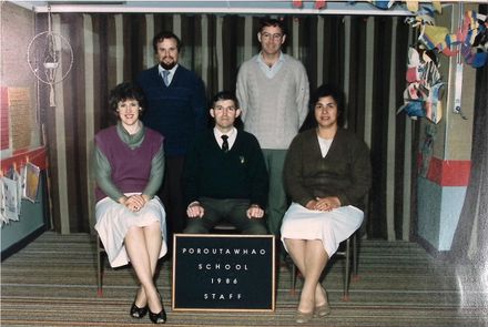 Poroutawhao School Staff Photo 1986 - Resource cover image