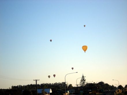 Friday Morning - 6 balloons heading south - Resource cover image