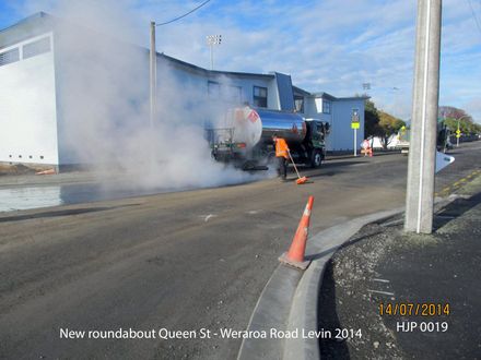 New roundabout Queen St - Weraroa Road Levin 2014 HJP 0019
