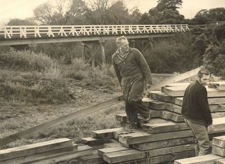 Preparing to re-deck Kirkcaldies Bridge, 1971 - Resource cover image