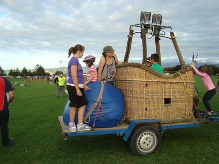 2011 Balloons - Friday afternoon children with balloon trailer at DonnellyPark Levin