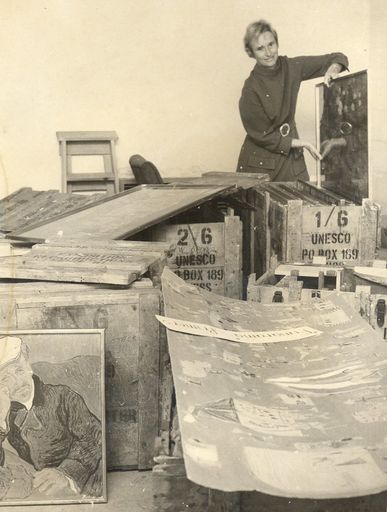 Miss Picken, Levin librarian, unpacks touring art exhibition - Resource cover image