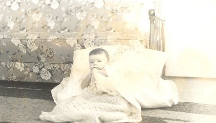 Stephen Craig, 4 month old. - Resource cover image