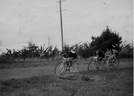 Cyclists at Victoria Park