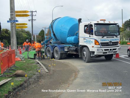 New Roundabout  Queen Street- Weraroa Road Levin 2014 HJP_0037 - Resource cover image