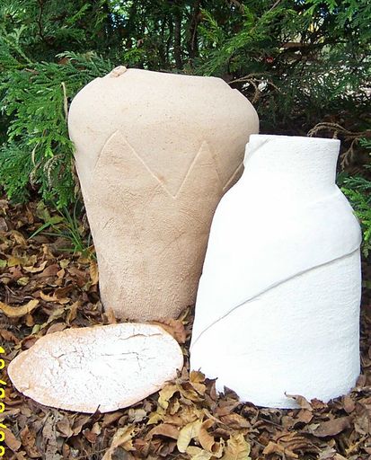 Pots in Thompson House garden - Resource cover image