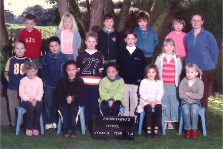 Poroutawhao School Years 1-2 Class Photo 2004