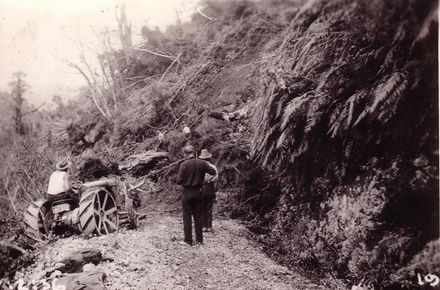 Clearing slip on road, Mangahao, 1926 or 1936 ?