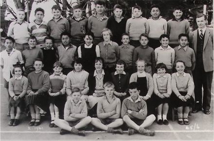 Poroutawhao School Standard 5-6 Class Photo 1961 - Resource cover image