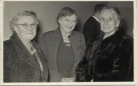 Mrs Lett, Mrs Herring and unidentified woman