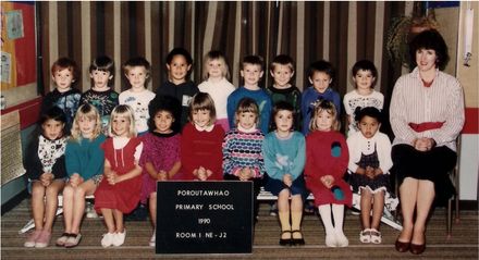 Poroutawhao School Juniors Class Photo 1990
