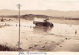 Commerce bus caught in flood near Shannon, 1926