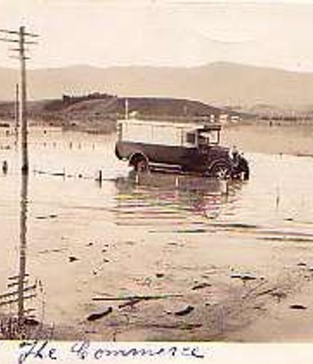 Commerce bus caught in flood near Shannon, 1926