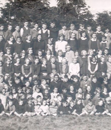 Shannon School - photo of all pupils, 1947